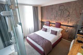 Отель VILA OPT Констанца Улучшенный номер с кроватью размера «queen-size»-16